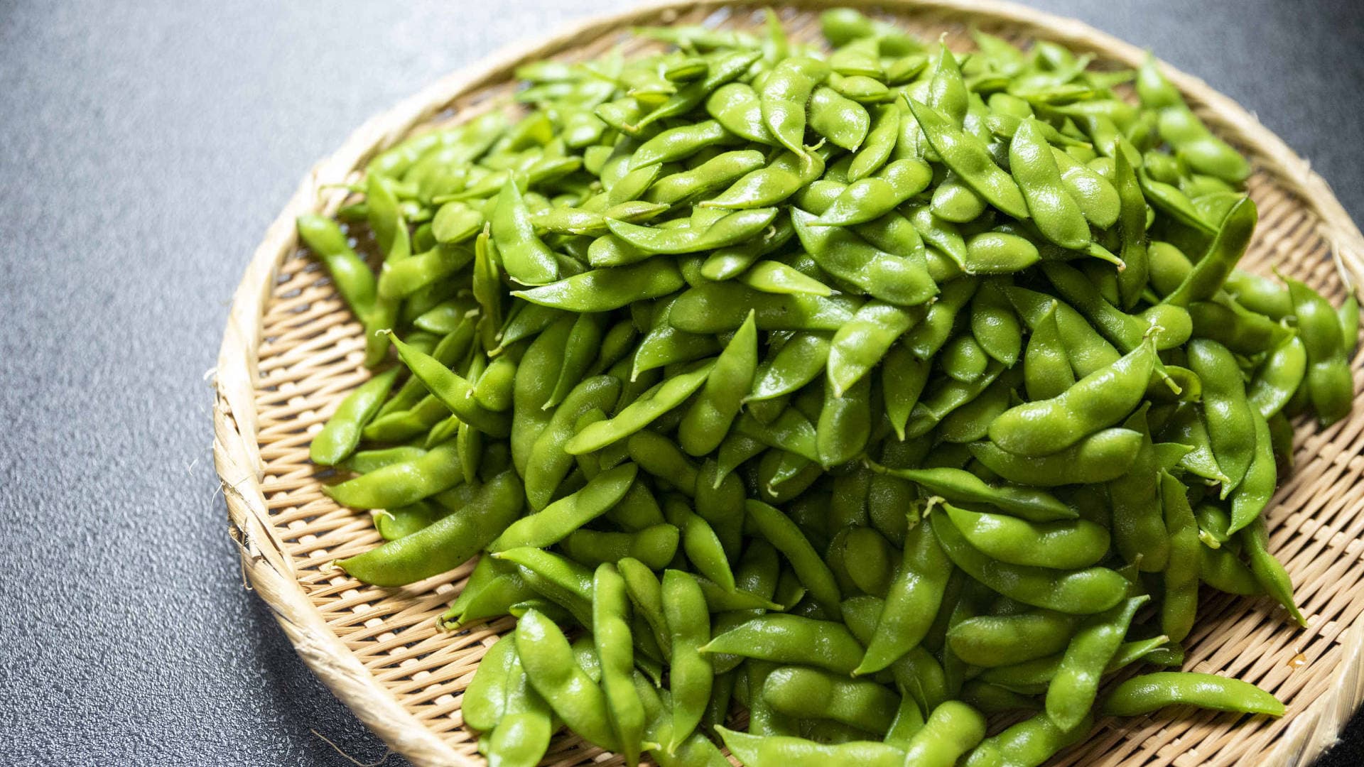 ザル盛りのくろさき茶豆